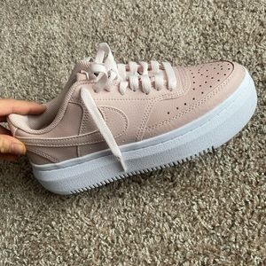 Nike women size 7 pink